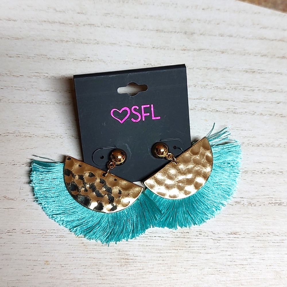😻 3 For $15 Pale Green With Gold Stamped Crescent Fan Style Tassel Earrings - Picture 1 of 3